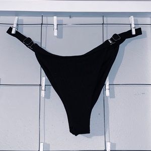 ☀️SWIM SALE☀️Black ruched bikini bottoms